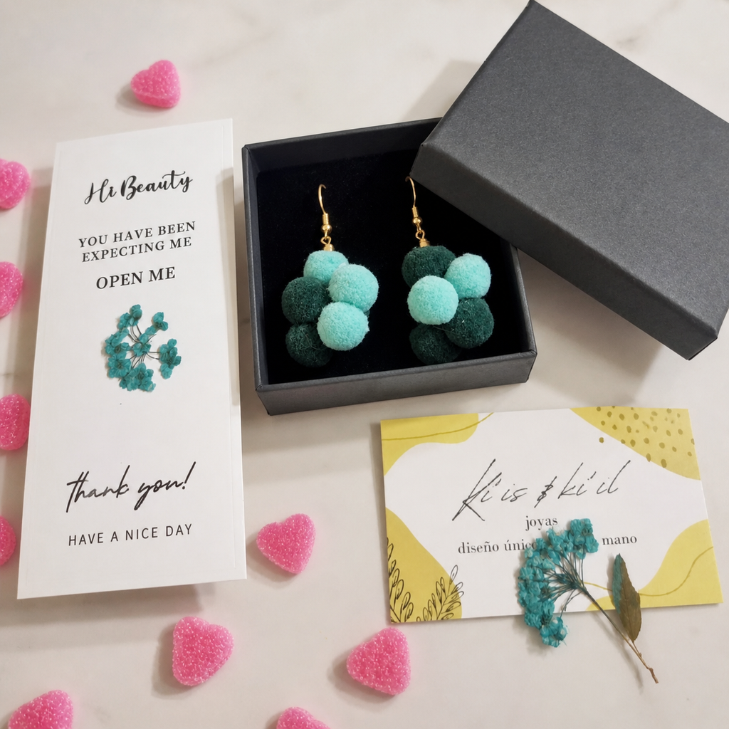 Pendientes en racimo con pompones tonos verde