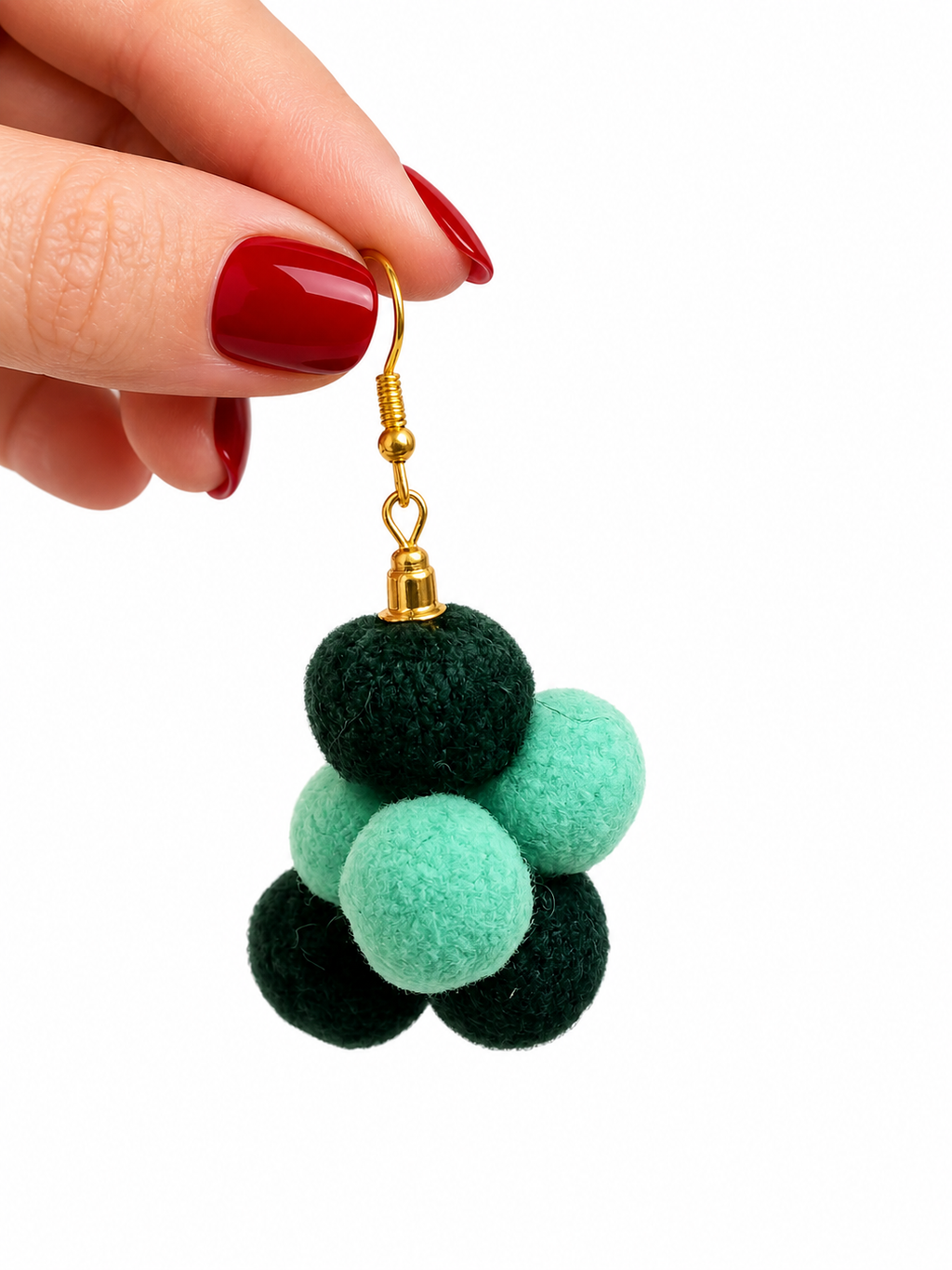 Pendientes en racimo con pompones tonos verde