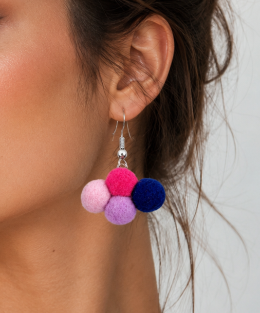 Pendientes de plata diseño  con pompones