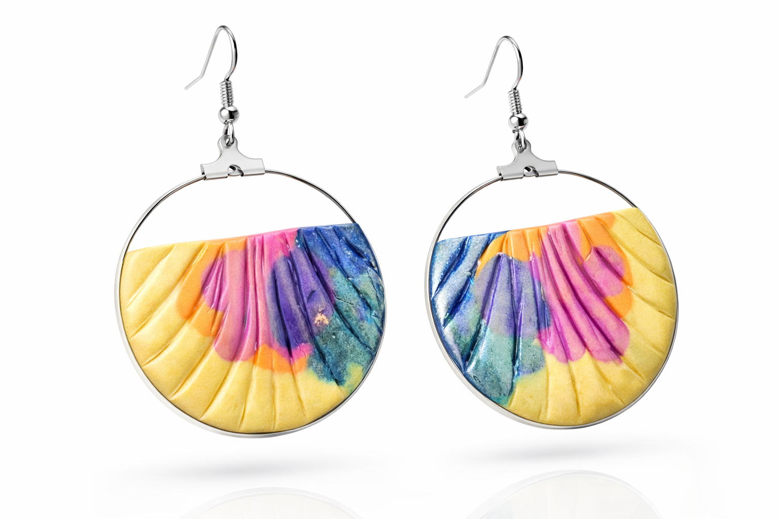 Pendientes de plata con relieve y efecto metalizado