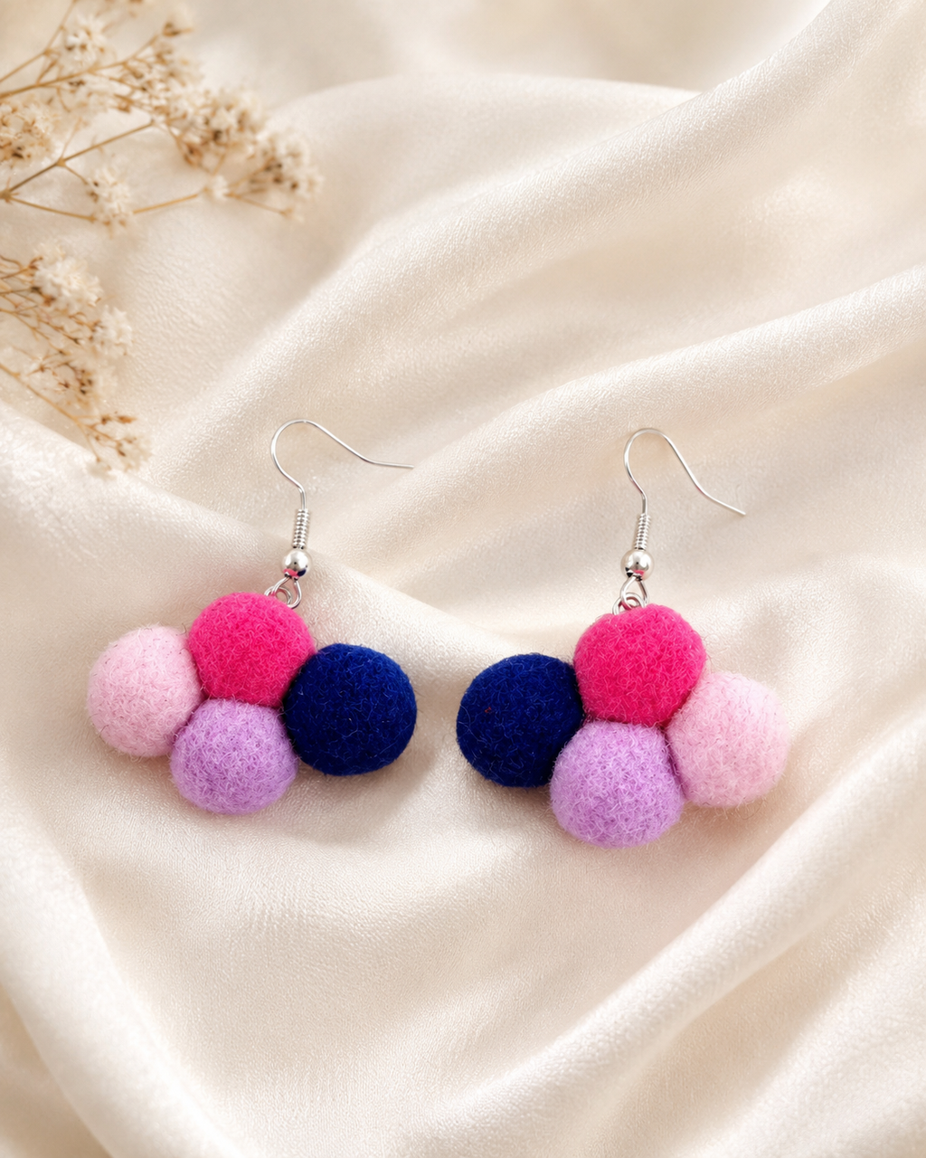 Pendientes de plata diseño  con pompones