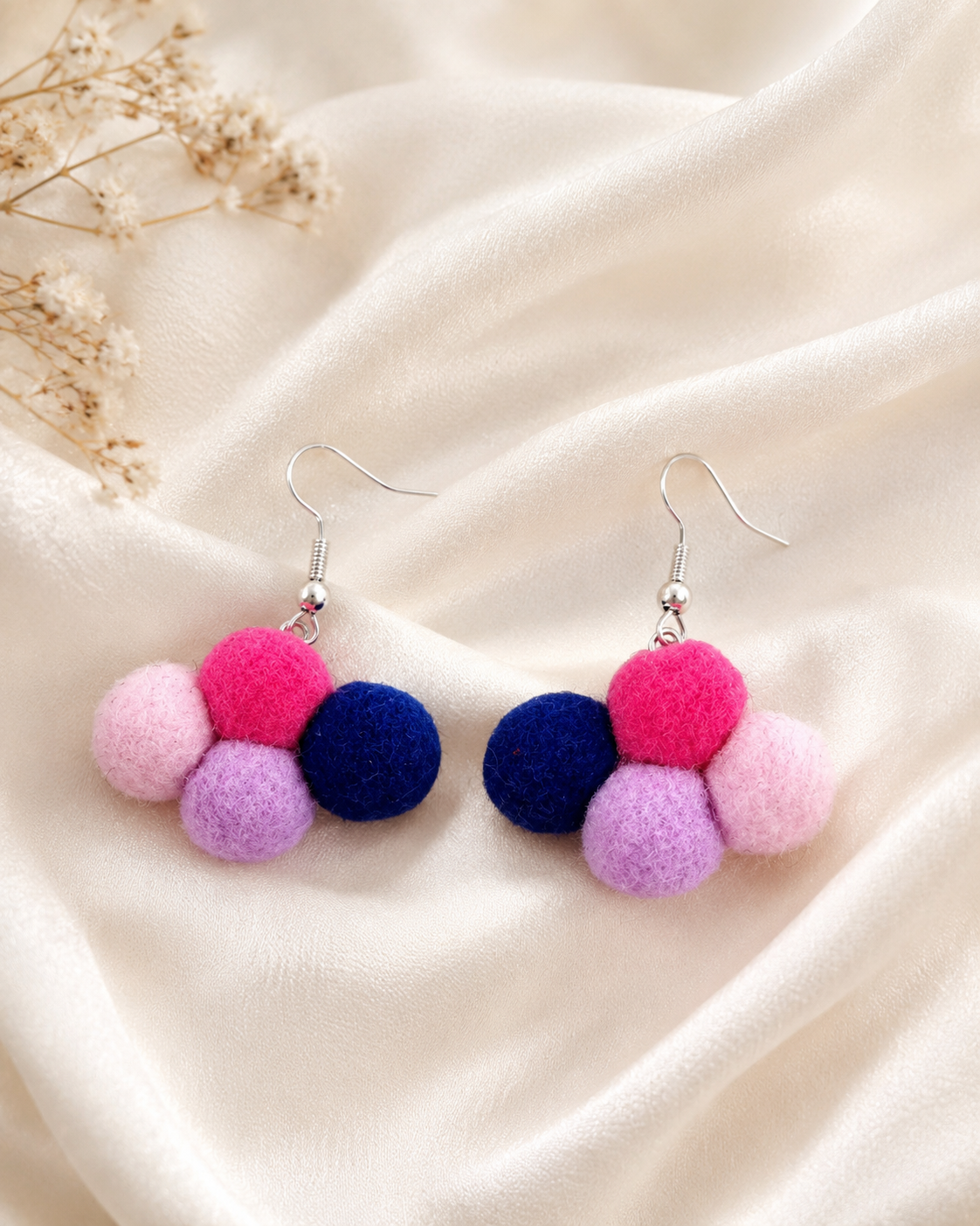 Pendientes de plata diseño  con pompones