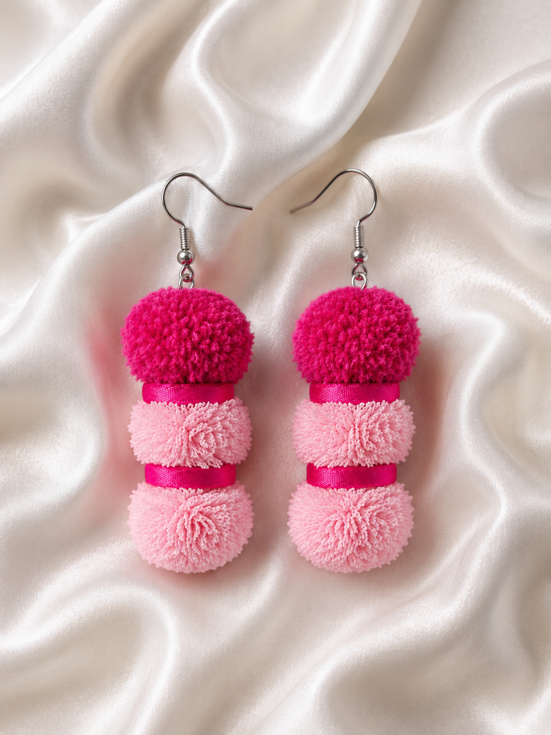Pendientes de plata con pompones rosa
