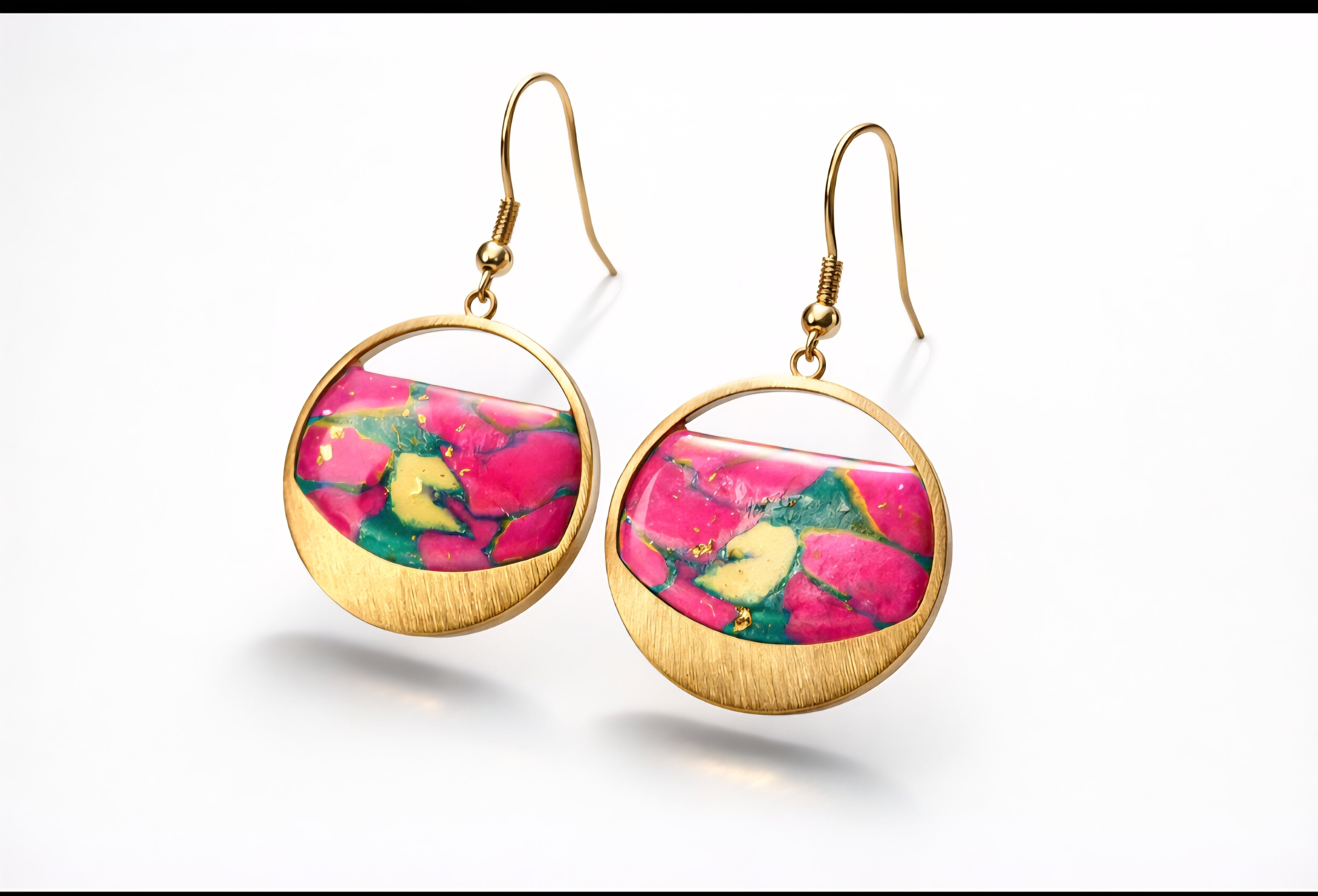 Pendientes dorados llamativo diseño