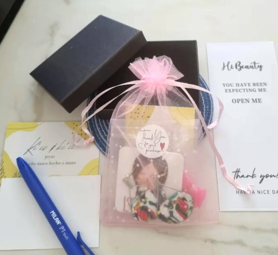 Completo Packaging para hacer un bonito regalo con nuestros diseños