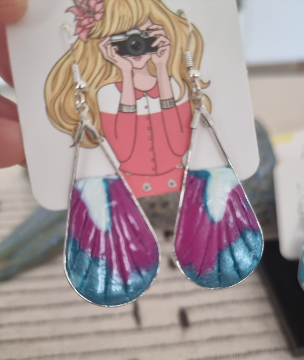 Pendientes de plata diseño gota con tonos metalizados