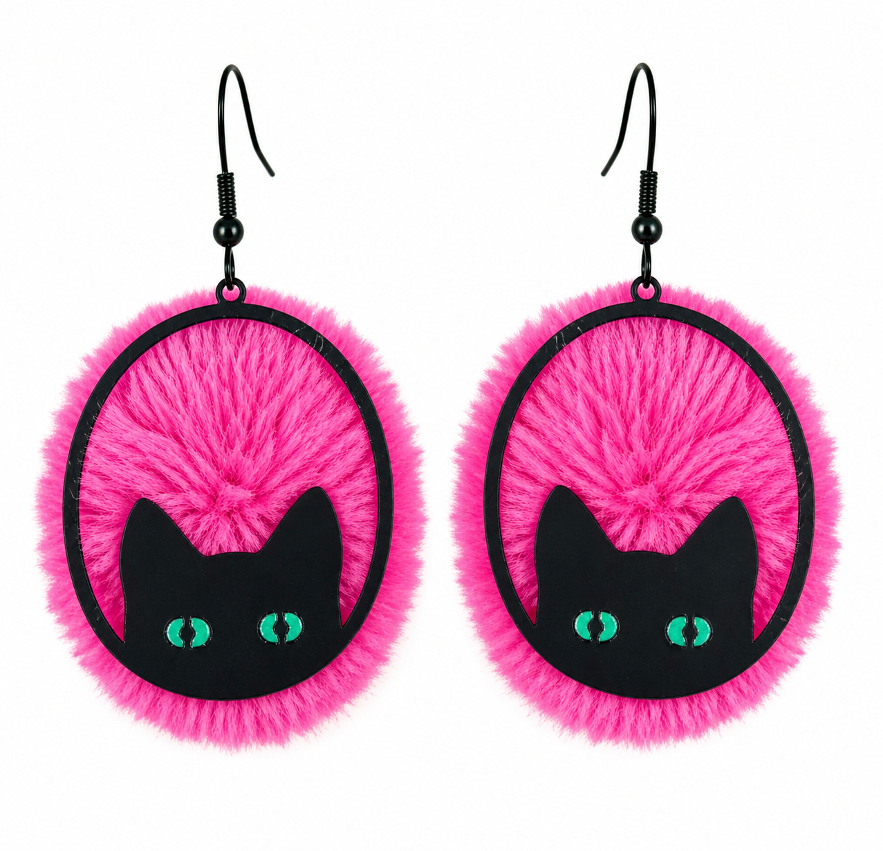 Pendientes con pompones rosa intenso y detalle de gato negro