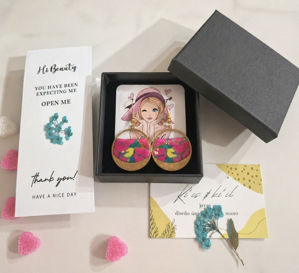 Pendientes dorados llamativo diseño