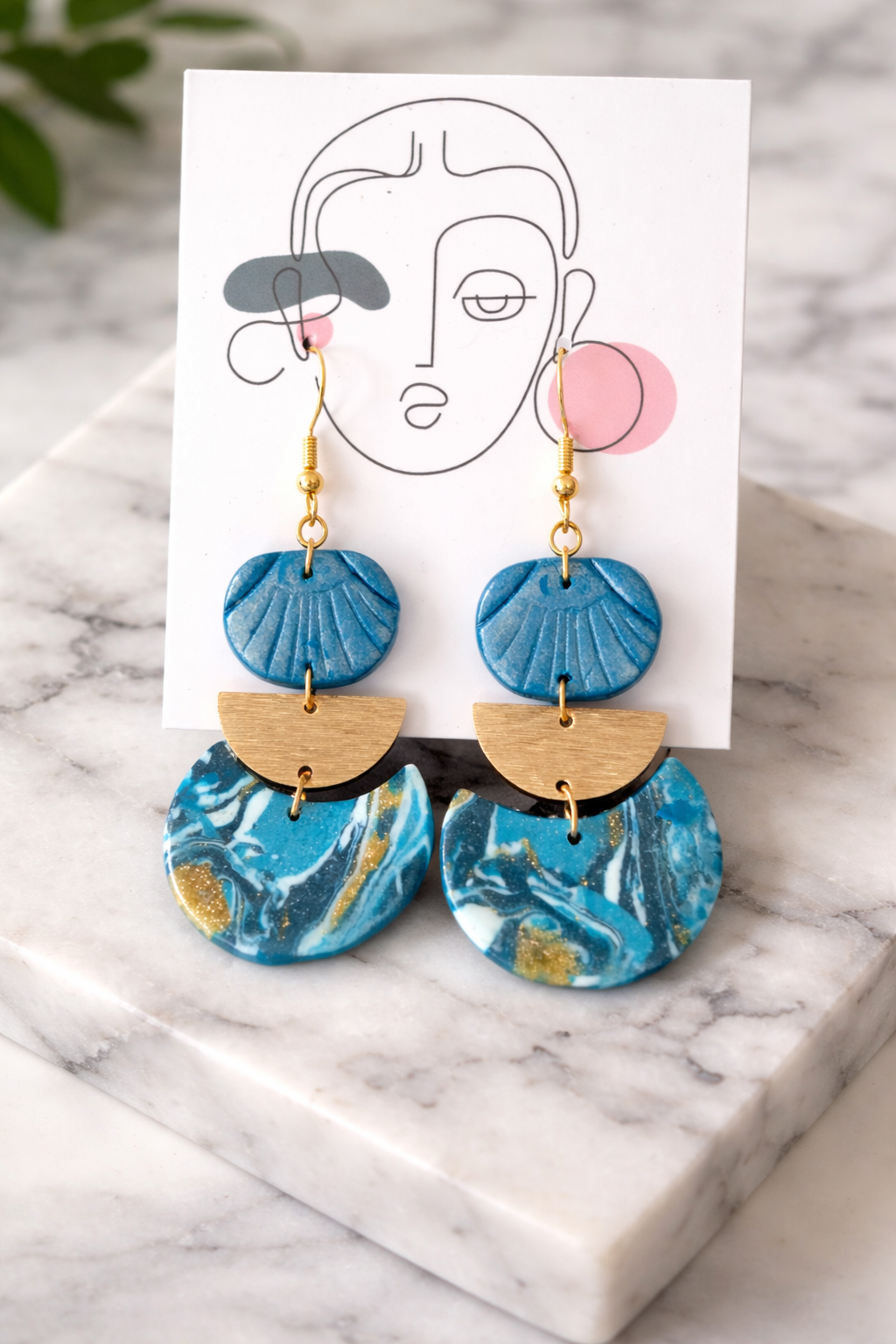 Pendientes dorados, inspiración oriental
