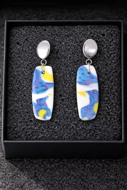Pendientes con tonos suaves y luminosos