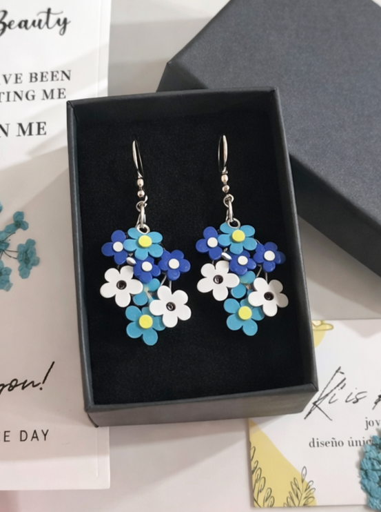 Preciosos pendientes de plata de diseño único