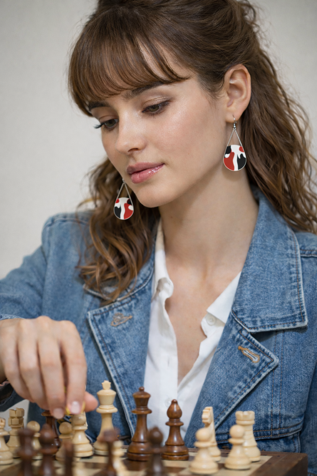 Pendientes de plata de estilo moderno y limpio