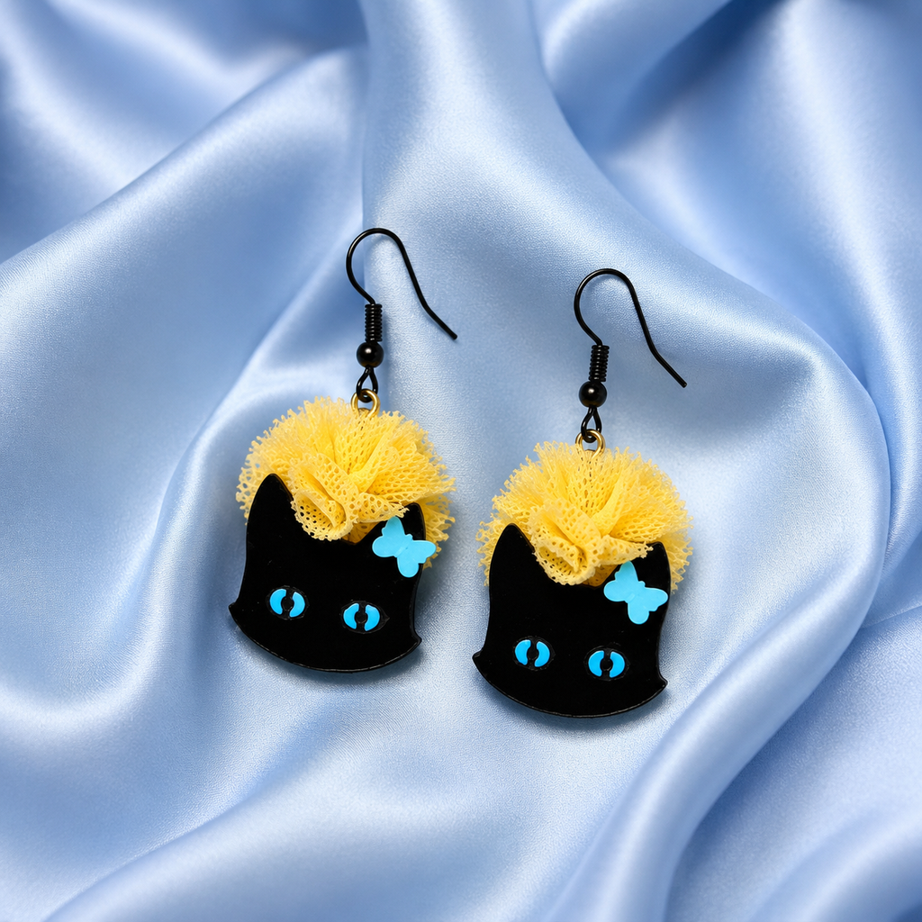 Pendientes con gato negro y destellos azules