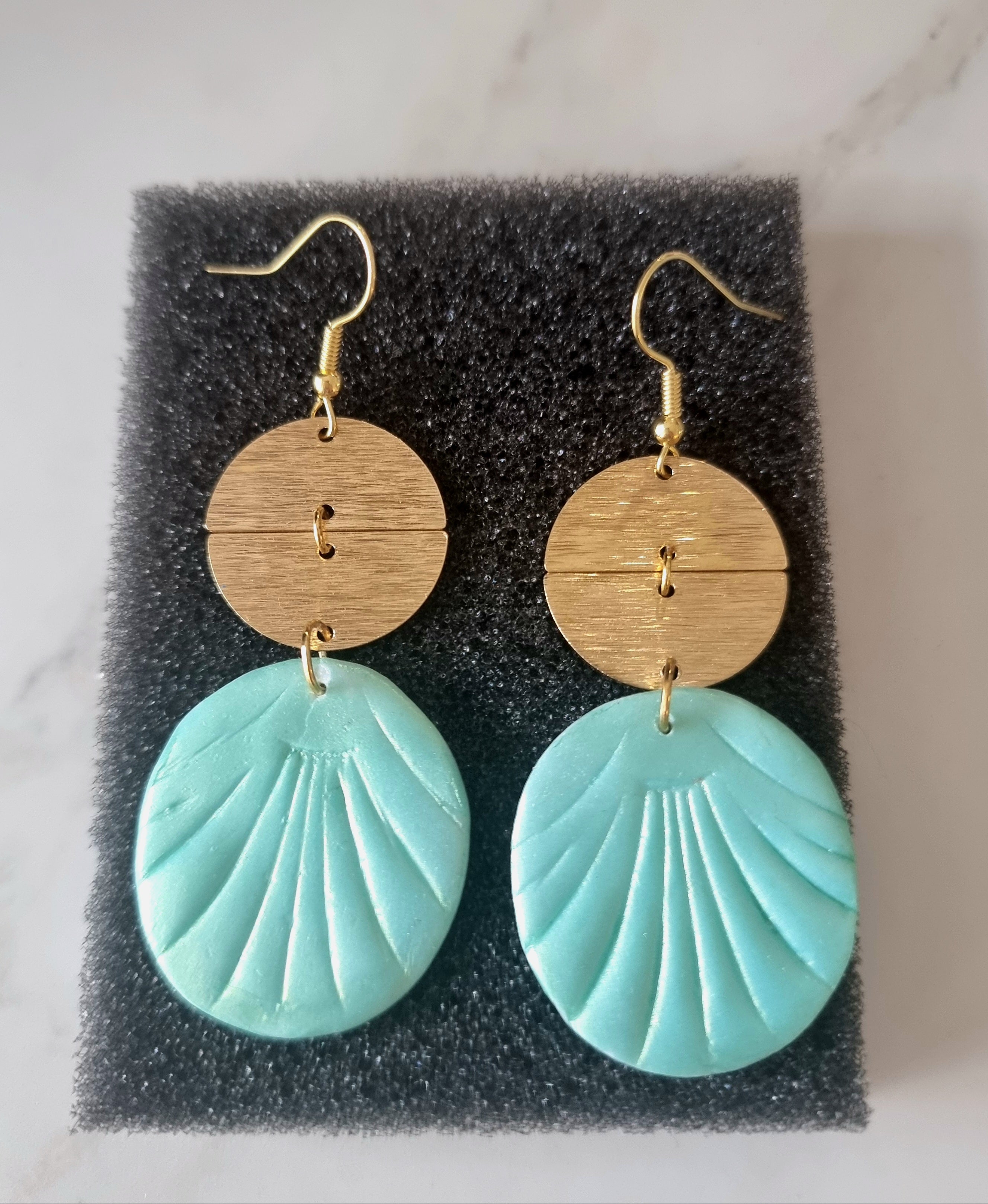 Elegant gold stud earrings