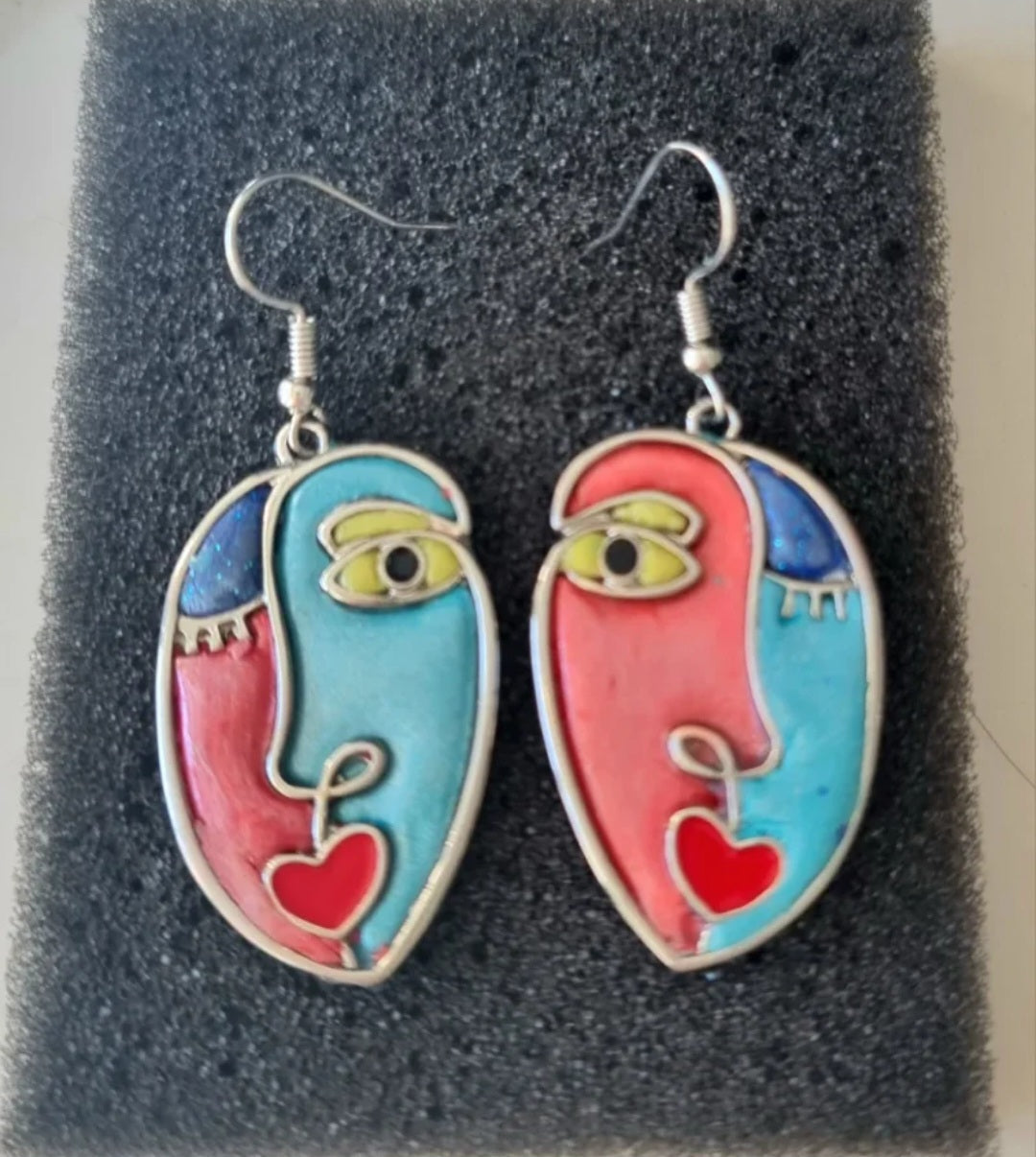Pendientes de plata, diseño moderno y luminoso
