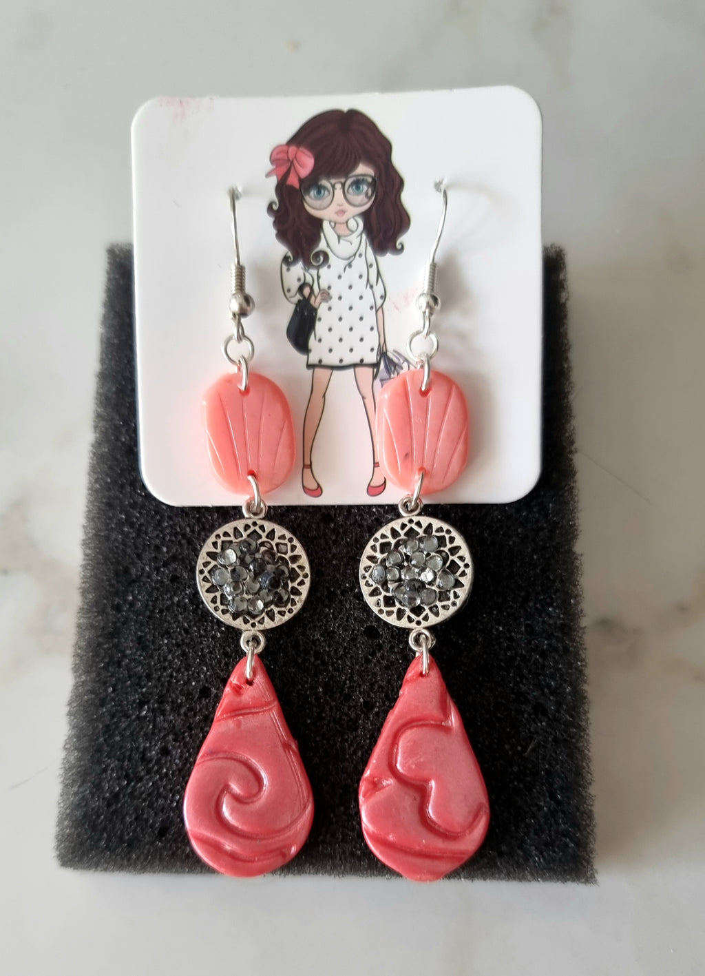 Pendientes de plata delicados y luminosos