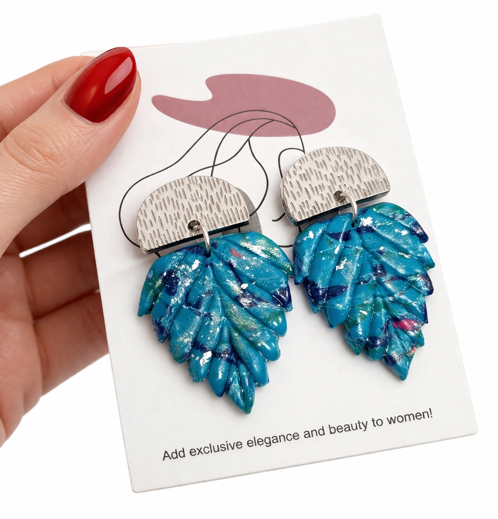 Elegantes pendientes con forma de hoja