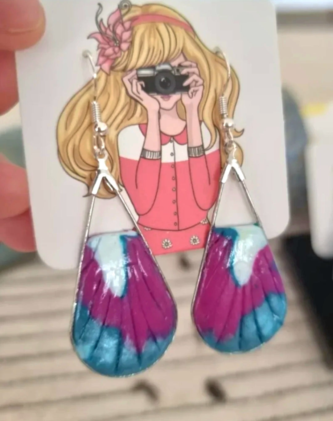 Pendientes de plata diseño gota con tonos metalizados